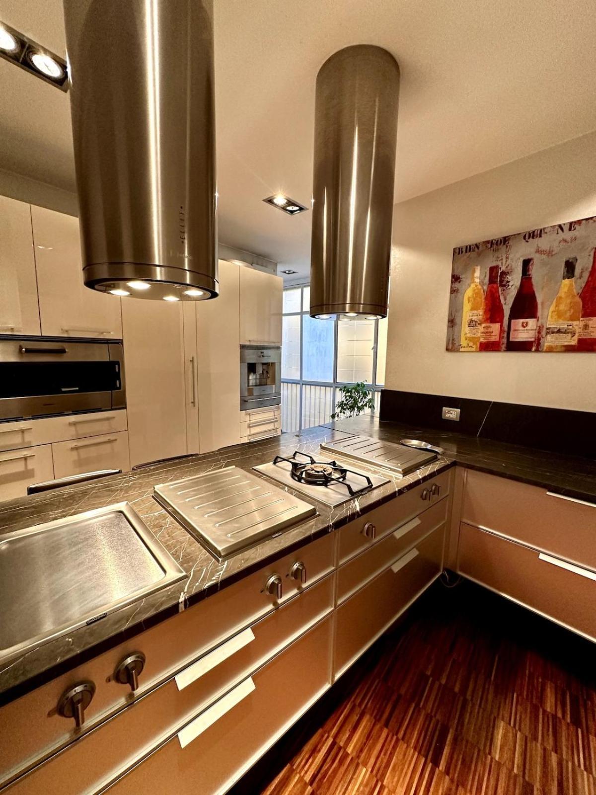 Refined 19 Roma
